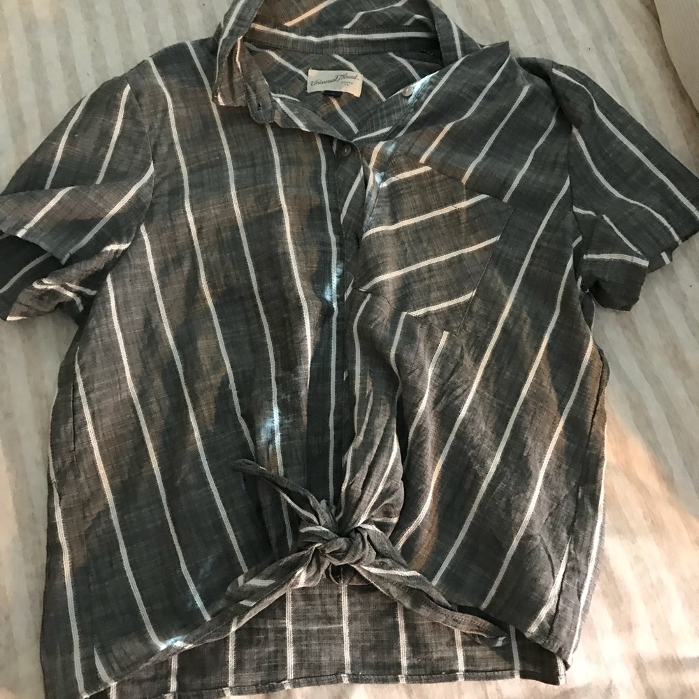 Universal threads crop top
